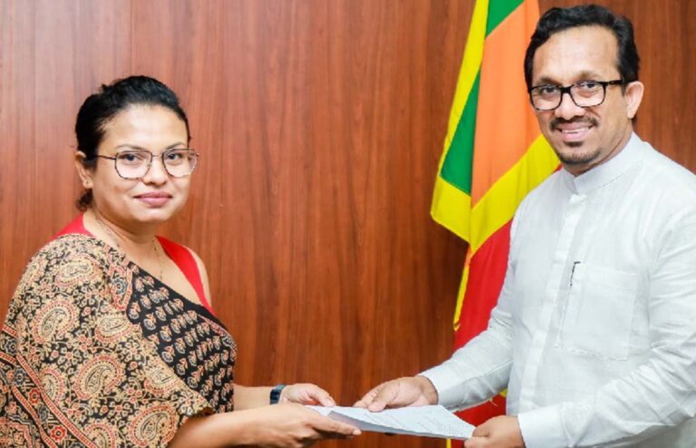 අයේෂා වික්‍රමසිංහ ජාතික ශිල්ප සභාවේ මුල් පුටුවට