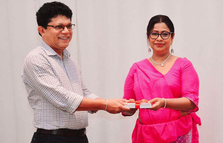 කුමාරි දයානන්දගේ ‘පද්මරාගය’ පාඨක දෝතට