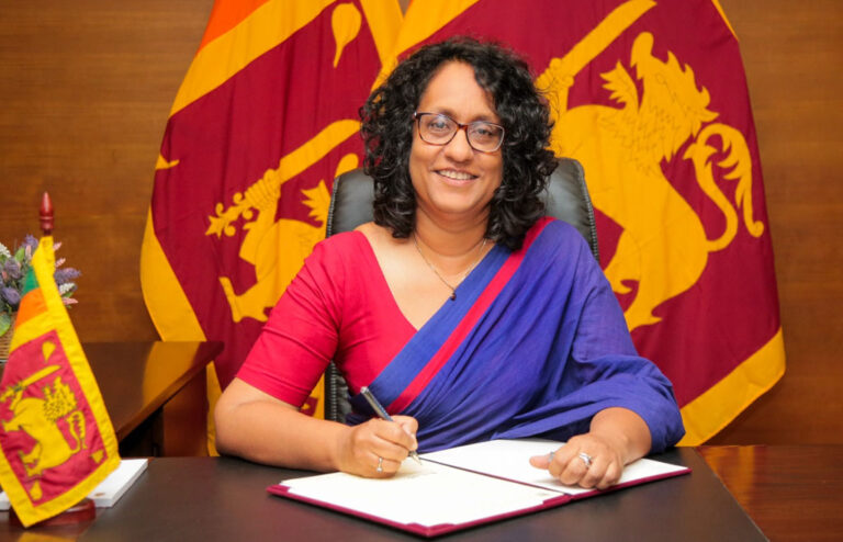 Clean Sri Lanka නීති දාලා බලෙන් ක්‍රියාත්මක කරන්න බැහැ – අග්‍රාමාත්‍ය හරිනි