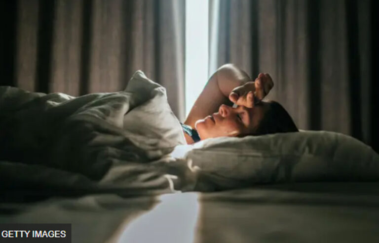 රාත්‍රියට නින්ද නොයන ඔබ නොකළ යුතු දේ මොනවා ද?
