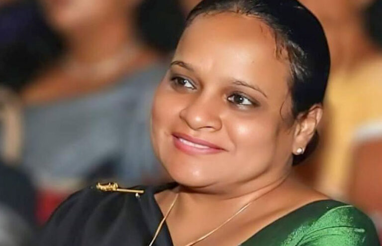 රට ම කතා කරන රෝහිණී කවිරත්න ගැන ඔබ මේ තොරතුරු දන්නවද ?