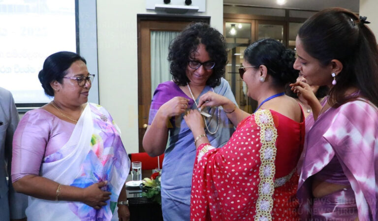ආබාධ සහිත කාන්තාවන්ගේ අරගලය වෙනුවෙන් පෙනී සිටින බව අග්‍රාමාත්‍යවරිය කියයි