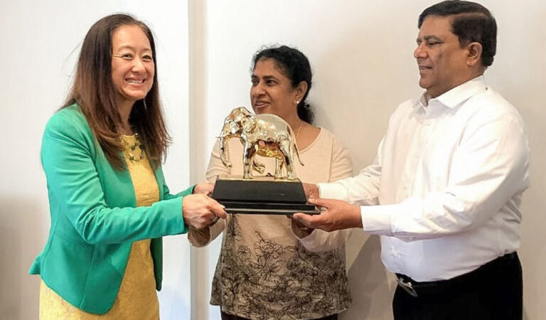 ඇමරිකානු තනාපතිනිය ‘සිරිකොත’ එජාප මුලස්ථානයට යයි  