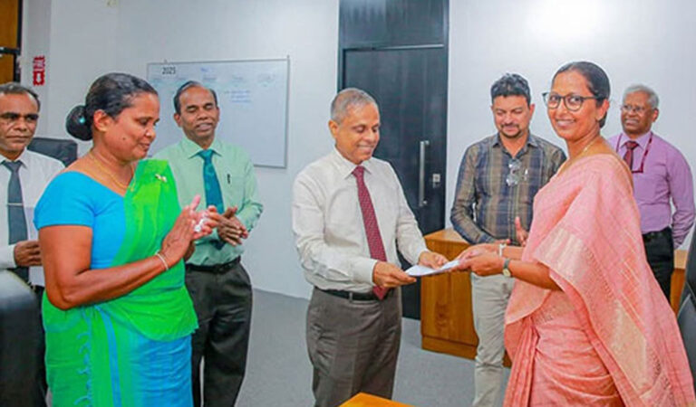 නව කම්කරු කොමසාරිස් ජනරාල් අද වැඩ භාර ගනියි