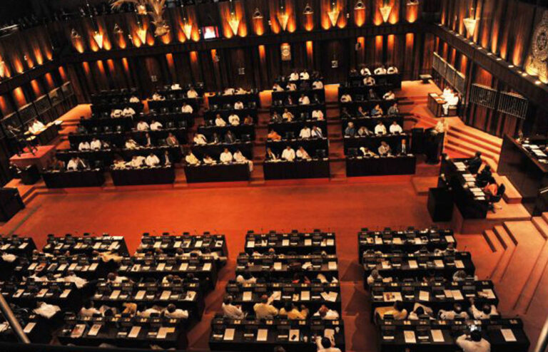 නීතිඥ ස්වස්තිකාට අපහාස කළ මන්ත්‍රීට පියවරක් ගන්නැයි කතානායකගෙන් ඉල්ලයි