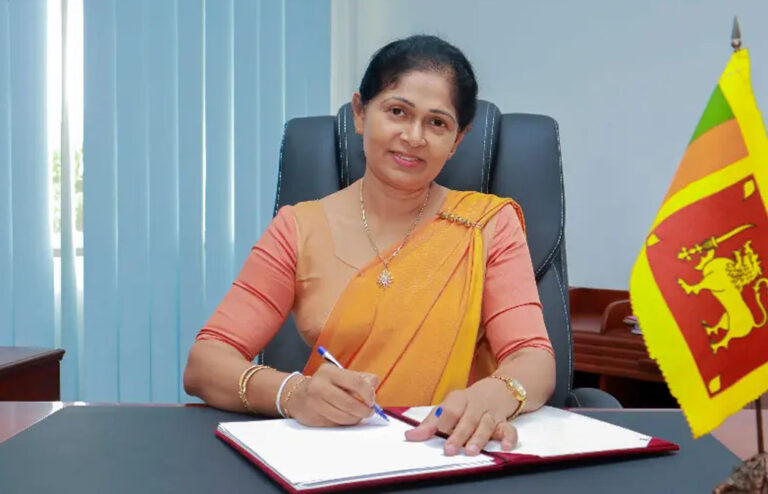 මෙරට ප්‍රථම විභාග කොමසාරිස් ජනරාල්වරිය වැඩ භාර ගනී