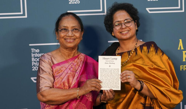 ජාත්‍යන්තර බුකර් සම්මානය දෙවන වරටත් ඉන්දියාවට! භානු මුෂ්ටාක් ඉතිහාසගත වෙයි!