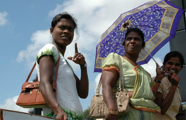 පුංචි ආණ්ඩු 46ක සියයට 25ක කාන්තා නියෝජනය නෑ