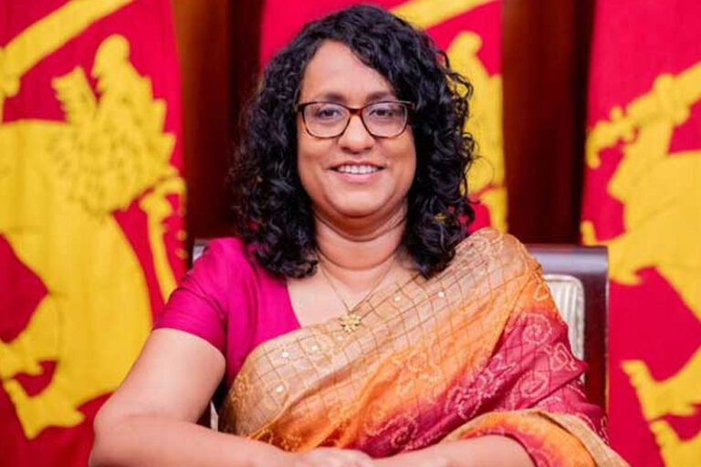 අගමැතිනිය කැනඩාවට