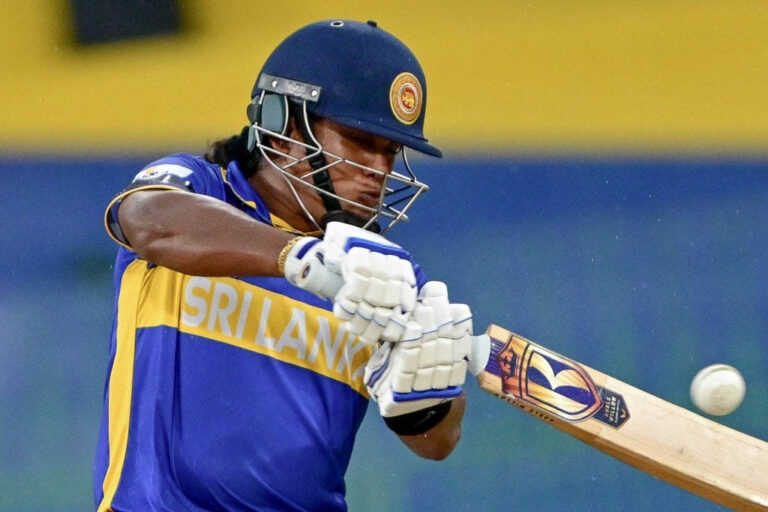 චමරි අතපත්තු සුවිශේෂී කඩයිමක් පසුකරයි