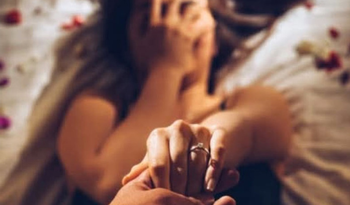 විවාහයෙන් ටික කලකට පසු ලිංගික ආකර්ශනය බිඳ වට්ටන Social Media !