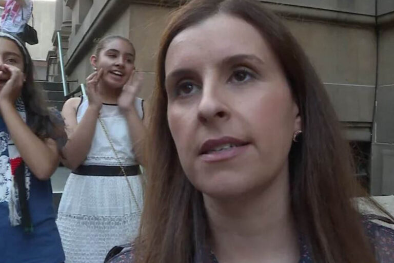 පලස්තීන ලේඛිකාවකට පැනවූ තහනමකින් ඕස්ට්‍රේලියාවේ උළෙලක් අවලංගුයි