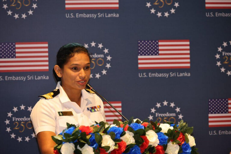 තක්ෂිලාවෙන් ඇමරිකාවට: විශිෂ්ට සම්මාන ද්විත්වයක් දිනූ නාවික හමුදා ලුතිනන් කමාන්ඩර් පියුමි